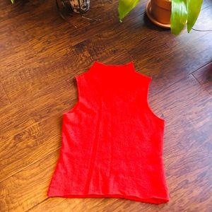 Cashmere sleeveless sweater